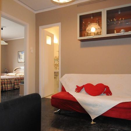 Agioi Apostoloi  Kinetta Apartments מראה חיצוני תמונה