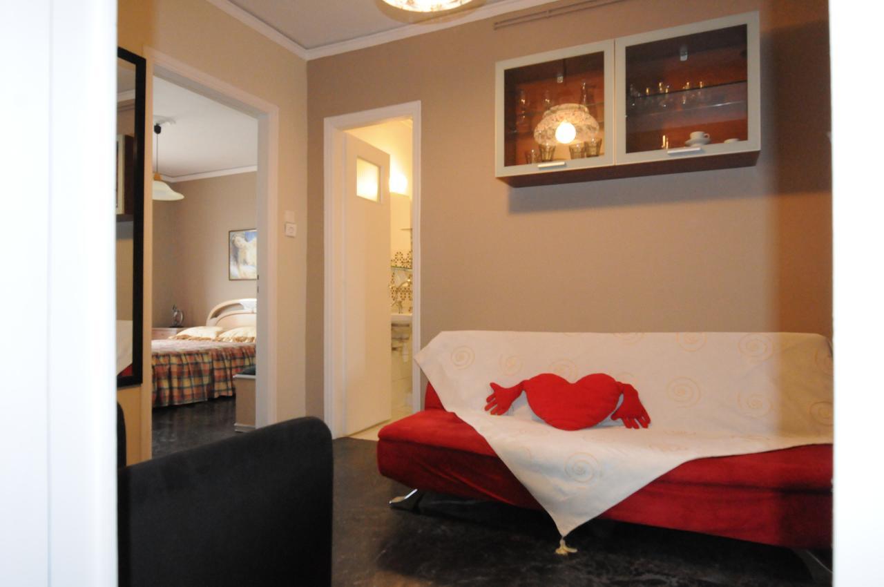 Agioi Apostoloi  Kinetta Apartments מראה חיצוני תמונה